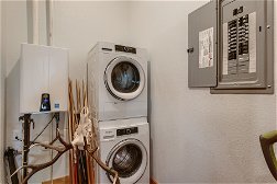 28 Laundry Room.jpg